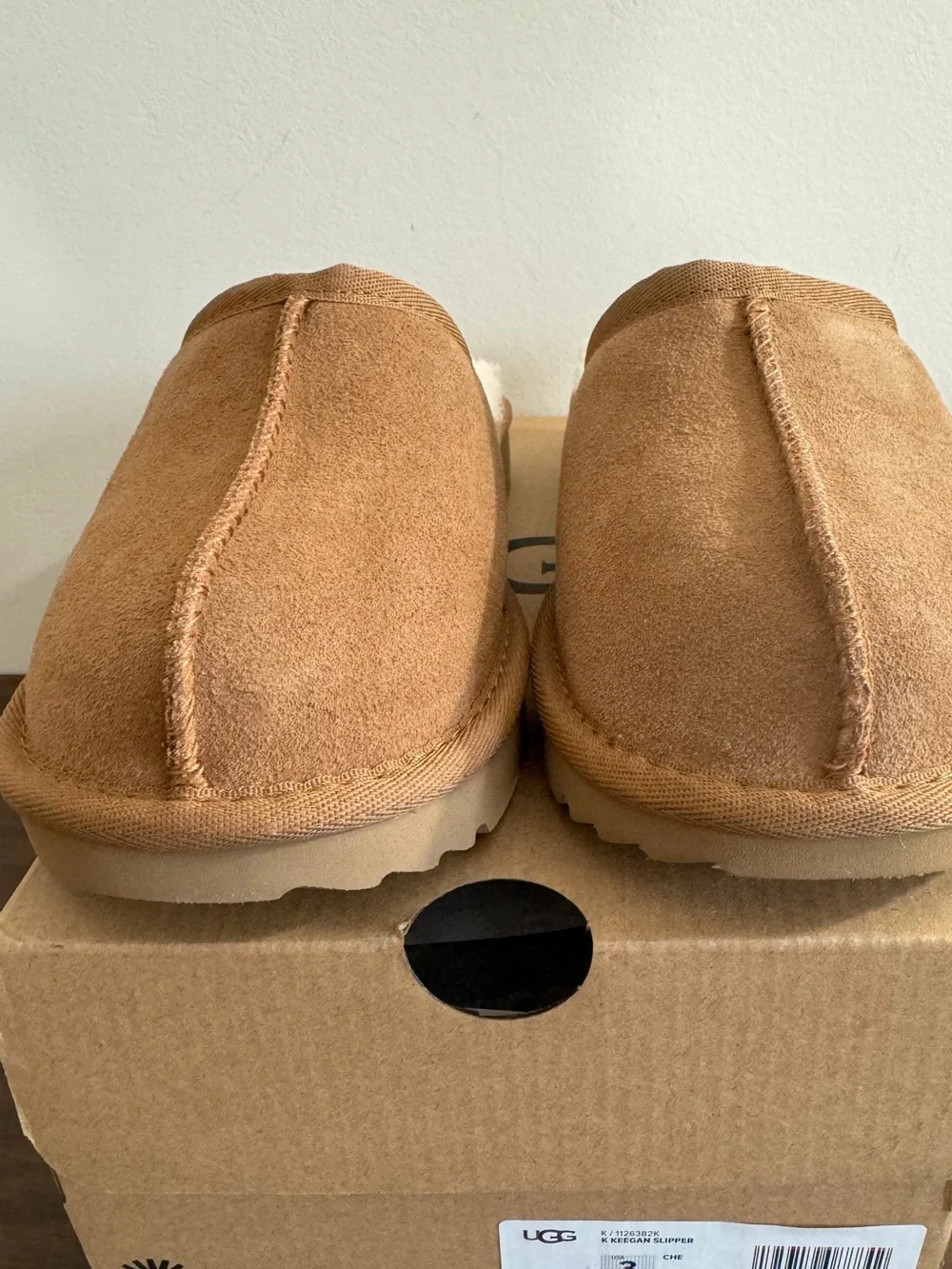 UGG Keegan Chestnut Suede Slide Slippers Shearling Kids Size 1M Cozy Comfort
